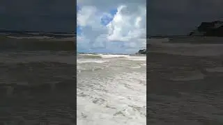 Любуясь штормовой волной. Море в Архипо-Осиповке.