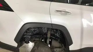 TOYOTA RAV4 снижение шума шин. Проделана шумо-вибро изоляция колёсных арок. На арки нанесли мастику