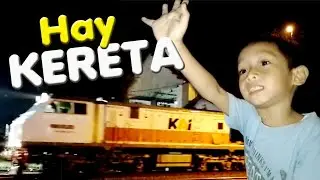 Melihat Kereta Api di Malam Hari
