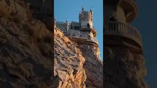 Приглашаем встретить рассвет на сап борде у ласточкиного гнезда в Ялте ☀️ с заходом в секретный грот
