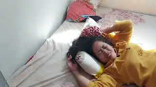 Yaya zakiyah - Ekpresi digigit Kuda kembar