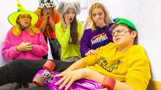 ДЕВОЧКИ ВЕДУТ СЕБЯ КАК ВЛЮБЛЁННЫЕ ЛОХУШКИ!!!