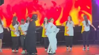 Leia y Vader en @montevideocomics bailando Candombe @princesaleia_uyVader: @tadashitime