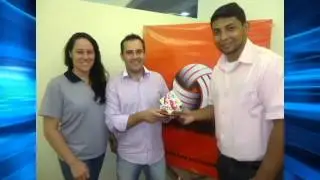 O Grupo O Teatraveis faz homenagem ao apoio da TV Candidés a cultura local