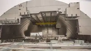 Установка защитного купола над чернобыльской АЭС  Чернобыльский саркофаг