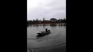 Мотолодка-болотоход "MaxiBoat" под мотором watterman 10