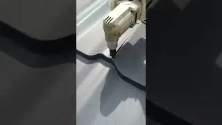 Так мы режем металлочерепицу.