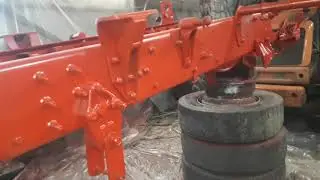 (Фрэд 8) Покрасили раму в красный цвет. Настоящий американец. Восстановление грузовика.