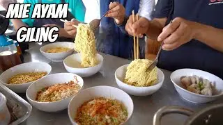 BARU KALI INI MAKAN MIE AYAM DIGILING!!!
