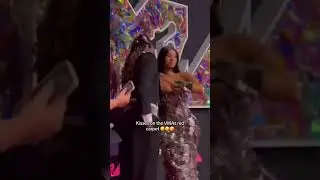 Cardi B and Offset kiss at Vmas Red Carpet😍 