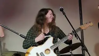 להקת 'הכל בגלל ג'ני' בהופעה ב 'Pathephon rock room' שבראשון-לציון 21.05.23