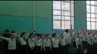 В миллеровской школе № 8 в преддверии Дня Защитника Отечества прошел смотр строя и песни