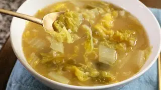 Baechu-doenjangguk (Soybean paste soup with cabbage: 배추된장국)