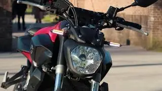 Yamaha MT 07 / FZ 07 Walkaround with Akrapovic Exhaust, Yamaha LED Blinkers and Evotech Tail Tidy