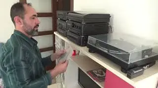 Manisalı Eczacı Hayranı Olduğu Barış Manço'nun Plaklarının Koleksiyonunu Yapıyor