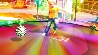 БАТУТ С МЯЧИКАМИ АРБУЗАМИ. ВИДЕО ДЛЯ ДЕТЕЙ, МАЛЫШЕЙ