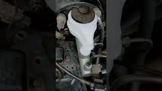 tabung minyak rem assy sudah terpasang bosku😁💪....#kijang krista diesel
