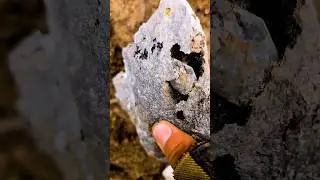 Nice Herkimer Diamonds in the rock ⛏️🪨