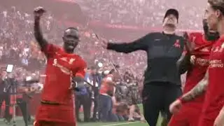 Mané funny fist pump with Klopp