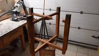 A round table from the 1950s. Restoration. First half of the work.