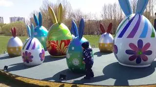 Парки Москвы. Прогулка на детской площадке. Катаемся на электромобиле.