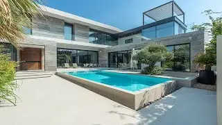 Incredible Pearl Jumeirah Villa with Skyline View