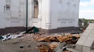 Храм в бывшем Бахмуте. Несмотря на попадания снарядов в купол, внутри нет повреждений.