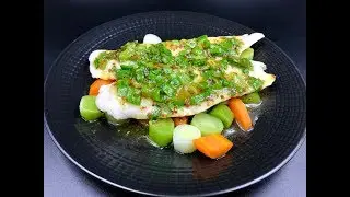 Hake fillet with honey mustard sauce | Poached fish with leeks and carrot