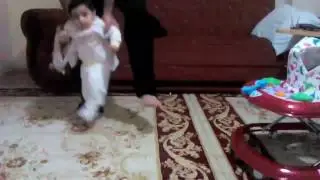 Urfalı Elif Erva halay çekiyor =D