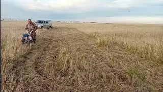 Поехали косить и посадили УАЗ в грязи