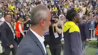 Osayi Samuel, İsmail Kartal,Ali Koç Ve Diğer Oyuncularımız Stadda Coşkuyla Karşılandı.