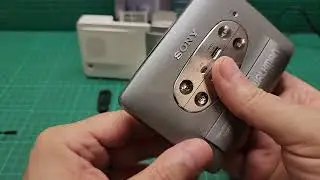 Sony WM-EX552 Personal cassette player Walkman review | inside look