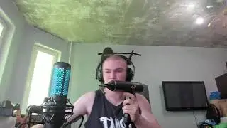 дерзко тестит новый микрофон