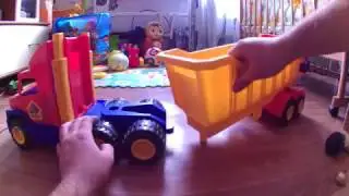 Игрушки - радиоуправляемый грузовик и куча подарков