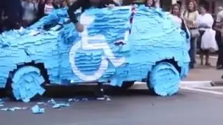 SE NON VUOI FARE LA STESSA FINE NON PARCHEGGIARE MAI IN PARCHEGGI DEI DISABILI