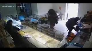 Russian army robbing a market