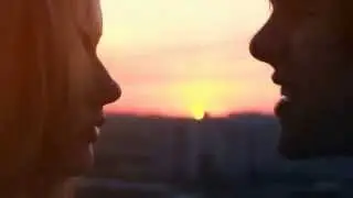 какая может выйти дружба, когда губам не улыбаться, а целоваться нужно   !!!