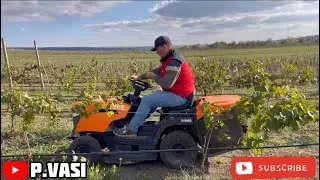 Tractoraș O’MAC Tg 16000 la tuns iarba prin vița de vie de masă