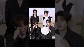 Lee Know neverending STAY POSE 😂 
