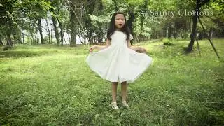 Girl's large white bow dress