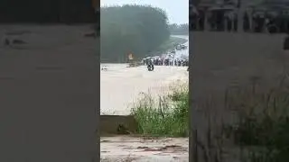 BANJIR 2021 : Motor dihayut arus deras