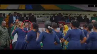 RAIS MAGUFULI APAGAWISHWA NA KWAYA, ASHUKA JUKWAANI KUCHEZA