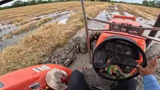 Máy xới đất Kubota M6040SU xới đất nước đi bánh hơi kéo lầy quá mạnh