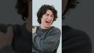 Лев понял шутку? 