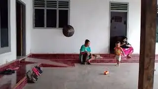 ezhar mainan sama Mbah uti sambil maem
