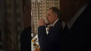 Президент Республики Сербской Милорад Додик по-русски обмыл орден Александра Невского. 