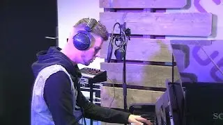 Jarrod Lawson - Knocks Me Off My Feet (Stevie Wonder cover) | NPO Soul en Jazz