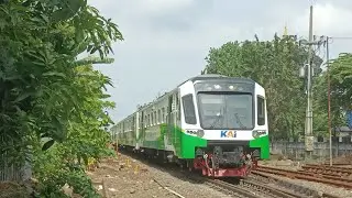 Hunting aktivitas keramaian di Stasiun Surabaya Gubeng pagi menjelang siang