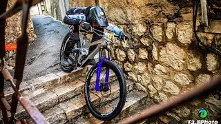 VLOG DH URBAINE DE GRASSE // Il vole par dessus son vélo!