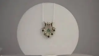 Кулон с бриллиантами и изумрудом